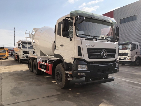 Dongfeng Tianlong 3-axle mixer