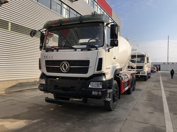 Dongfeng Tianlong 3-axle mixer