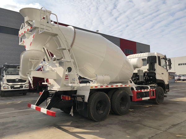 Dongfeng Tianlong 3-axle mixer