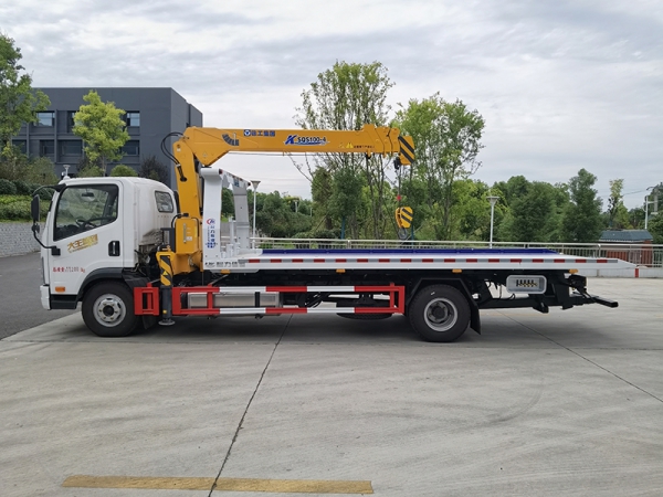 Jiefang Dawang Clearance Truck with Lift