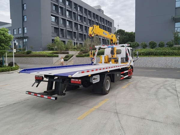 Jiefang Dawang Clearance Truck with Lift