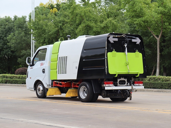 Dongfeng Touyi 4 cubic meters road sweeper