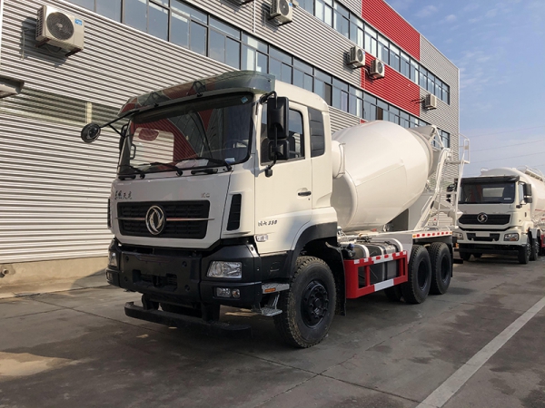Dongfeng Tianlong 3-axle mixer