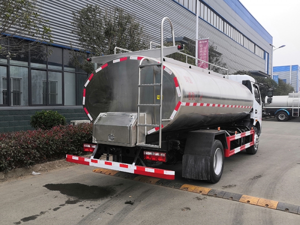 Dongfeng 8.5 square milk tanker