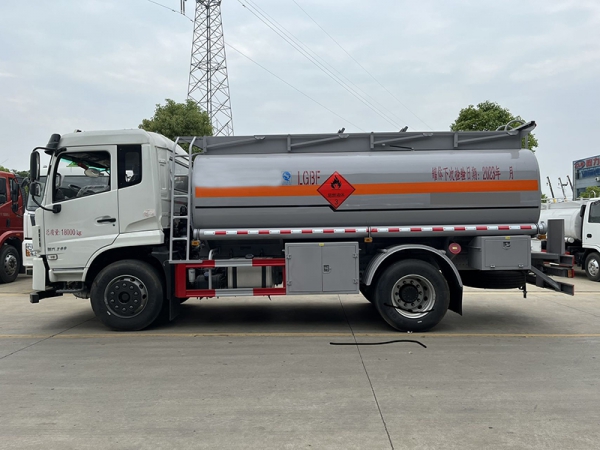 Dongfeng 12-party oil tanker