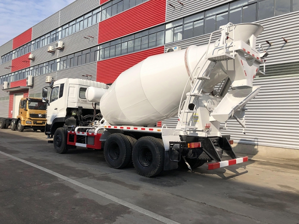 Dongfeng Tianlong 3-axle mixer