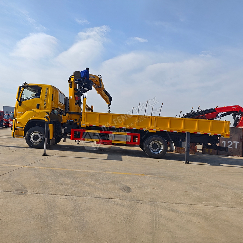 Isuzu Juba 4x2 Truck-Mounted Crane with XCMG 10-Ton Arm