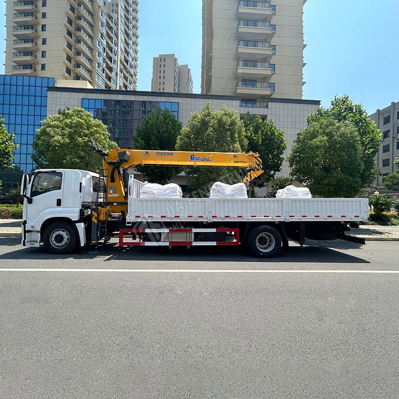 4x2 Isuzu Juka XCMG 8-ton 5-section telescopic boom crane