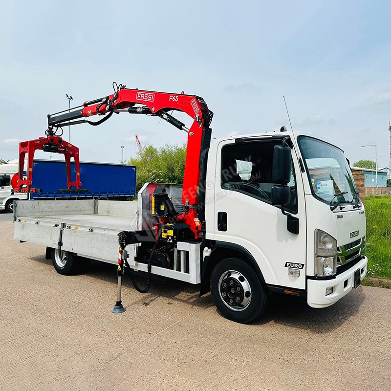 Isuzu 4x2 with 2-ton mechanical arm crane and brick clamp