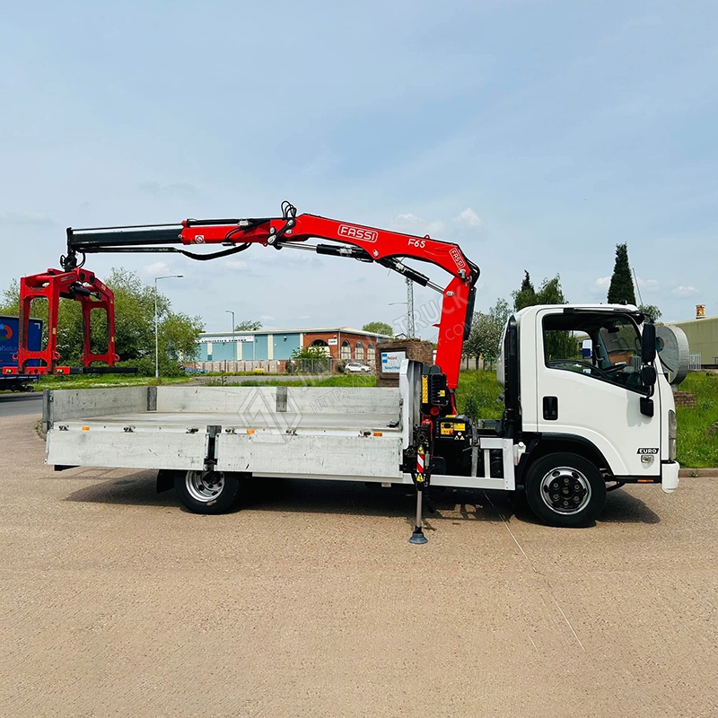 Isuzu 4x2 with 2-ton mechanical arm crane and brick clamp