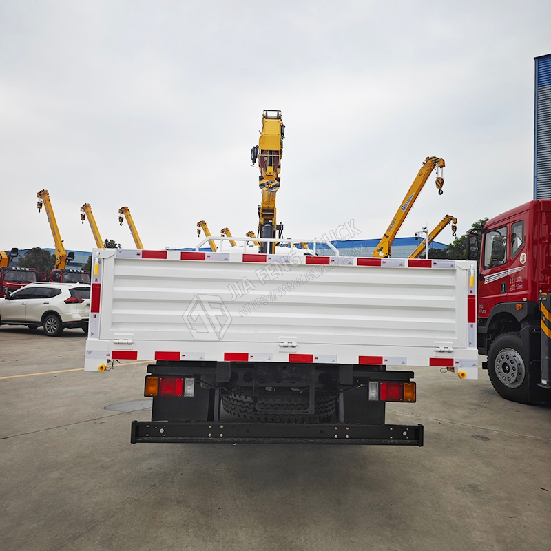 Isuzu 700P XCMG 5-ton 4-section boom