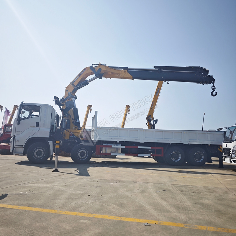 Isuzu 8x4 XCMG 28-ton Mechanical Arm Truck-Mounted Crane
