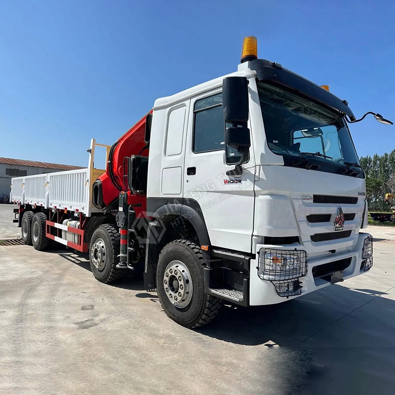 National III Emission Standard HOWO 8x4 XCMG 43-Ton Mechanical Arm Truck-Mounted Crane