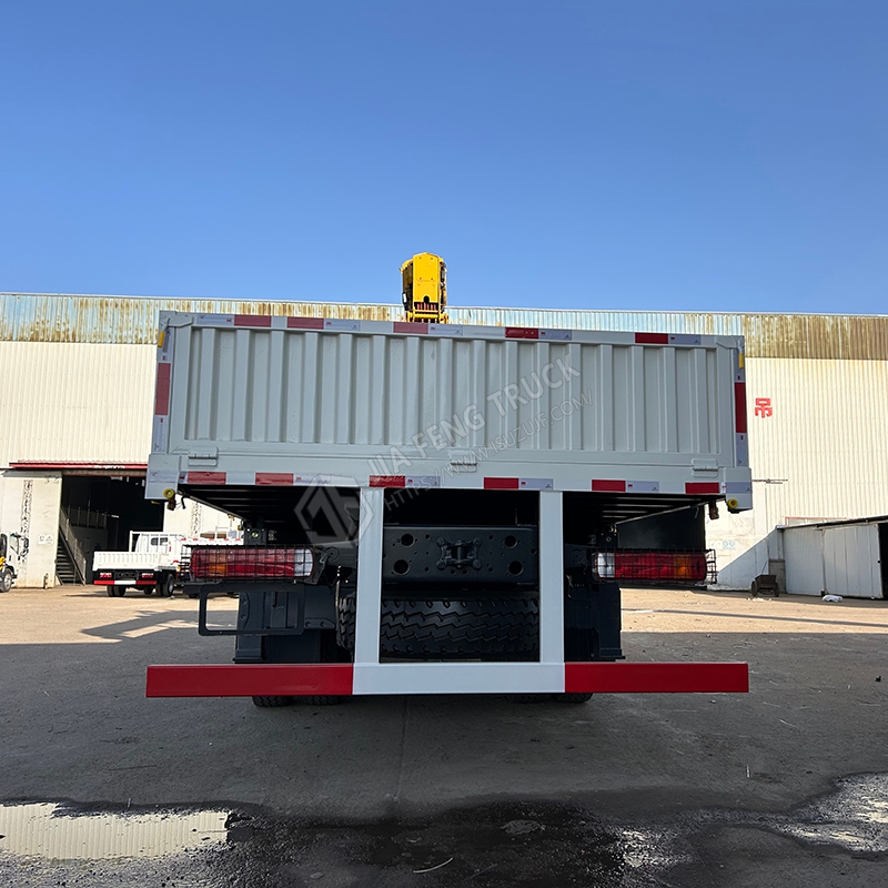 Sinotruk Howo 6x4 XCMG 12-ton 4-section boom 340 horsepower