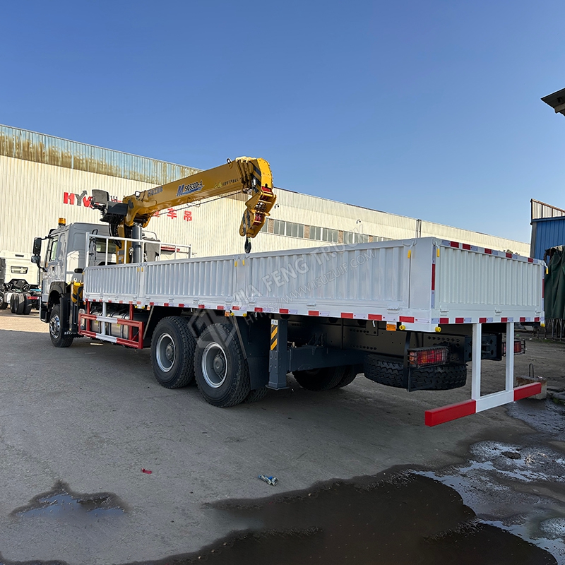 Sinotruk Howo 6x4 XCMG 12-ton 4-section boom 340 horsepower