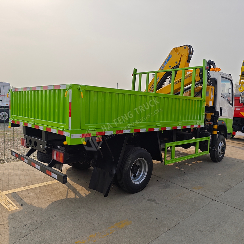 Sinotruk HOWO 4x2 XCMG 3.2-ton Arm Truck-Mounted Crane