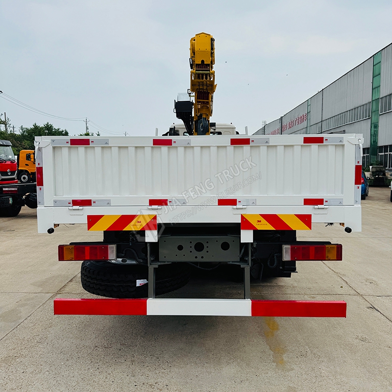 Sinotruk HOWO 6x4 NX XCMG 12-ton 4-section boom