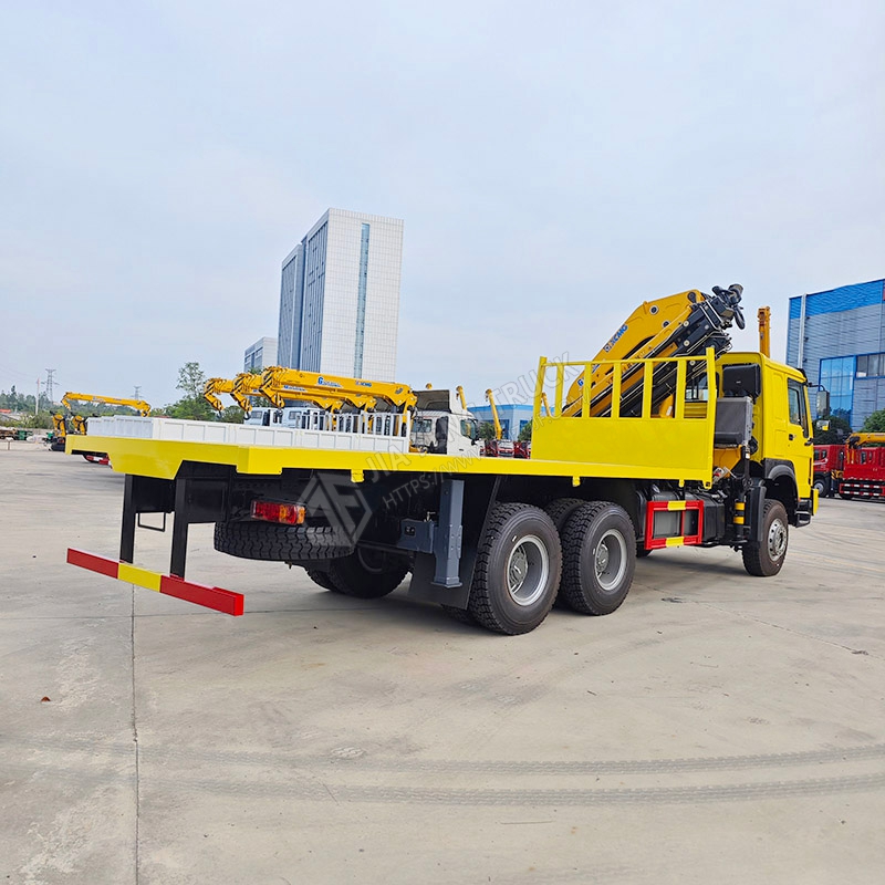 Sinotruk HOWO 6x6 XCMG Mechanical Arm Crane
