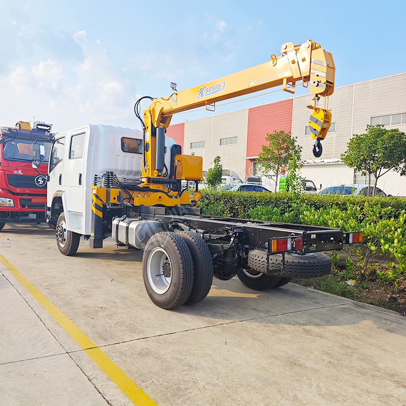 Sinotruk HOWO Double Cab XCMG 3.4-Ton 3-Section Boom