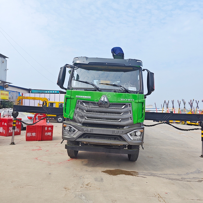 Sinotruk HOWO 6x4 NX XCMG 16-ton 7-section boom mechanical arm crane