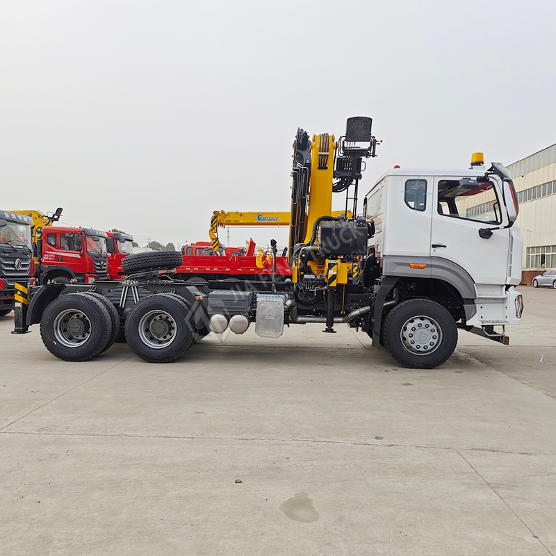 Sinotruk Tractor Head XCMG 10-Ton Mechanical Arm Crane