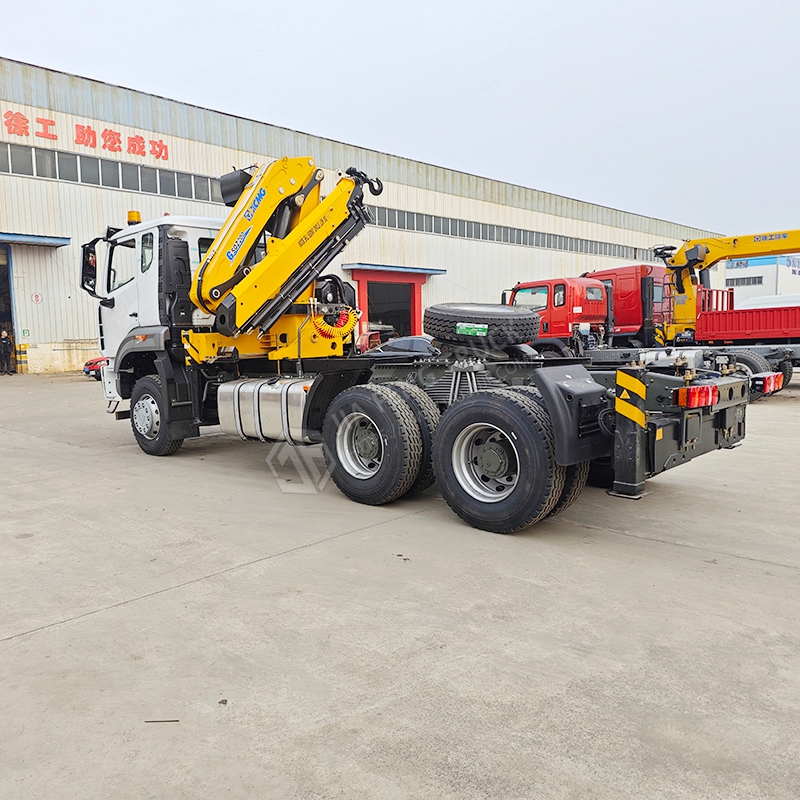 Sinotruk Tractor Head XCMG 10-Ton Mechanical Arm Crane