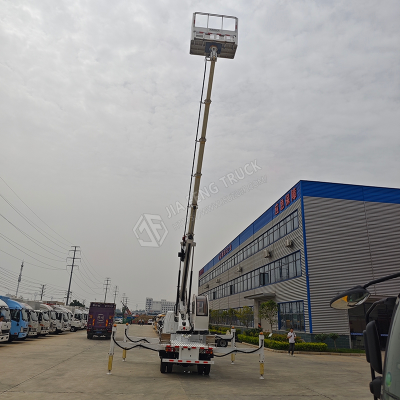 Isuzu 28-Meter Aerial Work truck