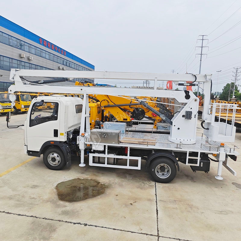 Sinotruk HOWO 15-Meter Aerial Work truck with Folding Boom