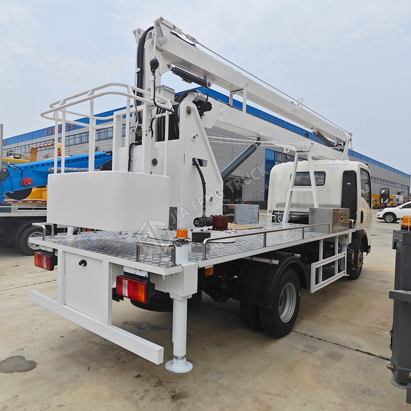 Sinotruk HOWO 15-Meter Aerial Work truck with Folding Boom