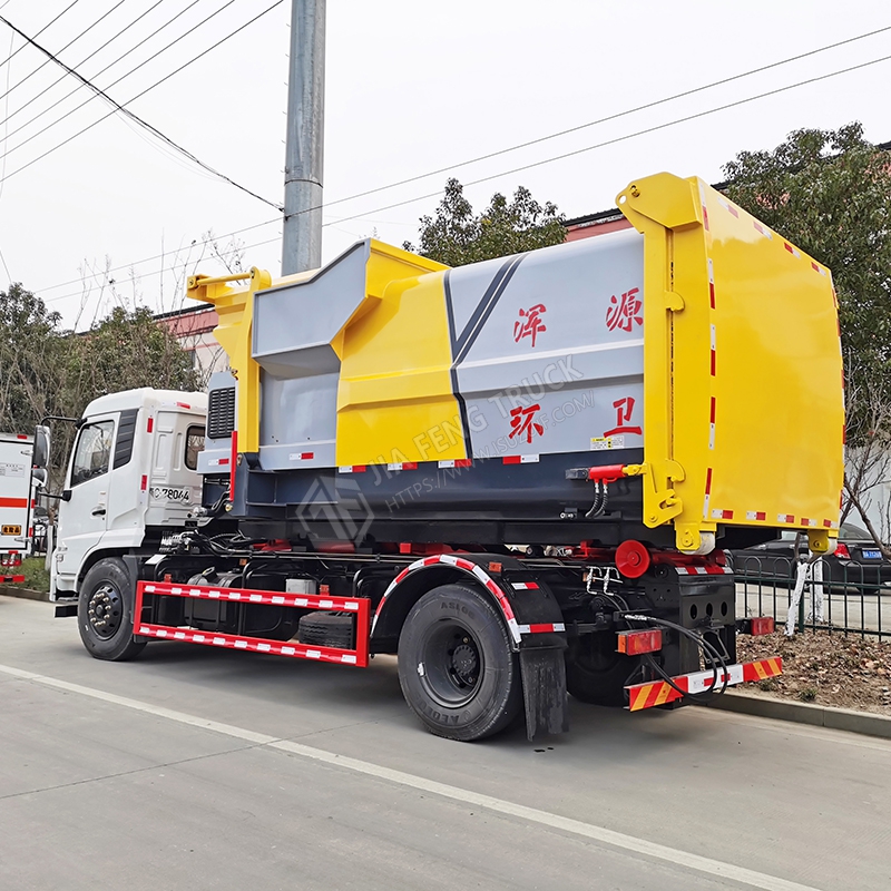 Tianjin Hook Arm Garbage Truck