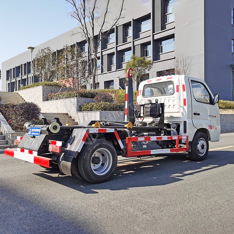 Foton Xiangling M1 Hook-Arm Garbage Truck