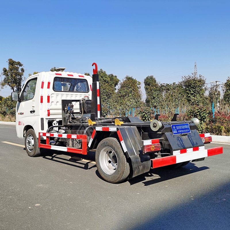 Foton Xiangling M1 Hook-Arm Garbage Truck