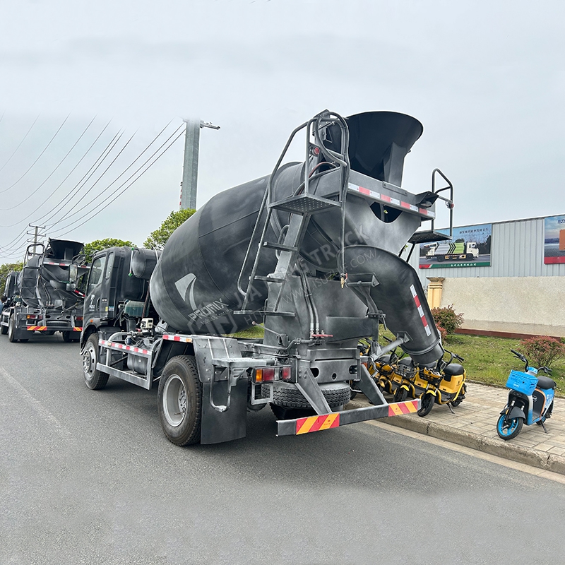 Sinotruk HOWO Right-Hand Drive Mixer Truck