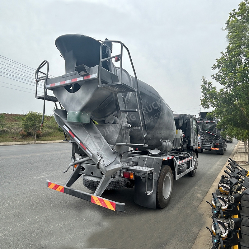 Sinotruk HOWO Right-Hand Drive Mixer Truck