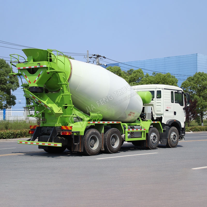 Sinotruk HOWO (8×4) Concrete Mixer Truck