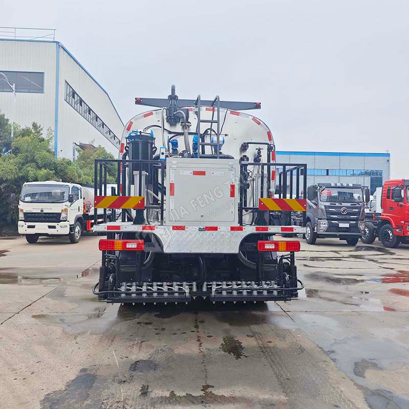 Sinotruk HOWO 8×4 Asphalt Paver Truck