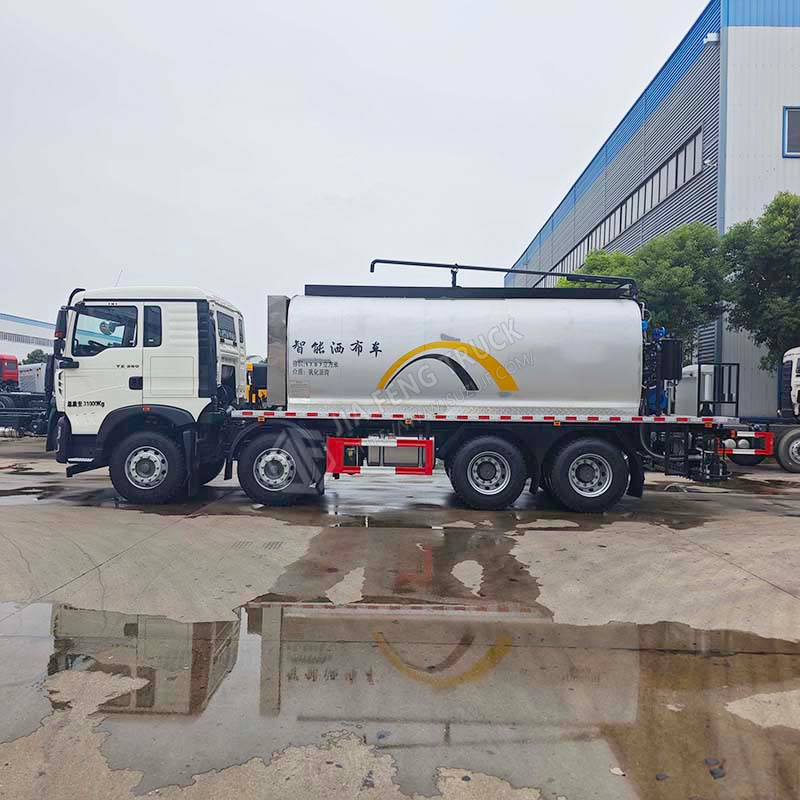 Sinotruk HOWO 8×4 Asphalt Paver Truck