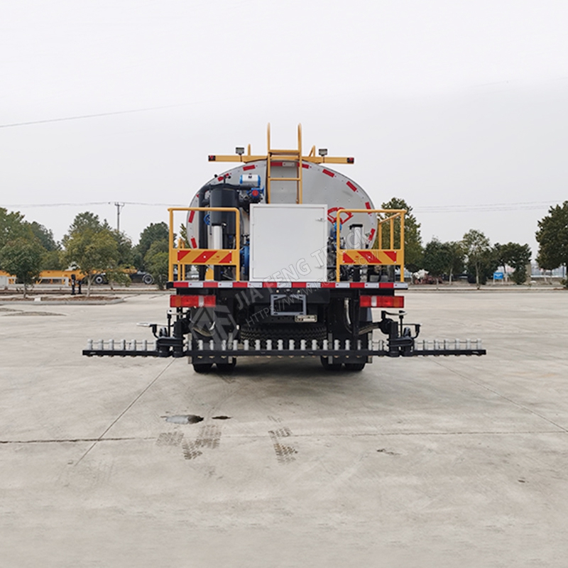 Sinotruk HOWO NX 12-cubic-meter asphalt spreader truck