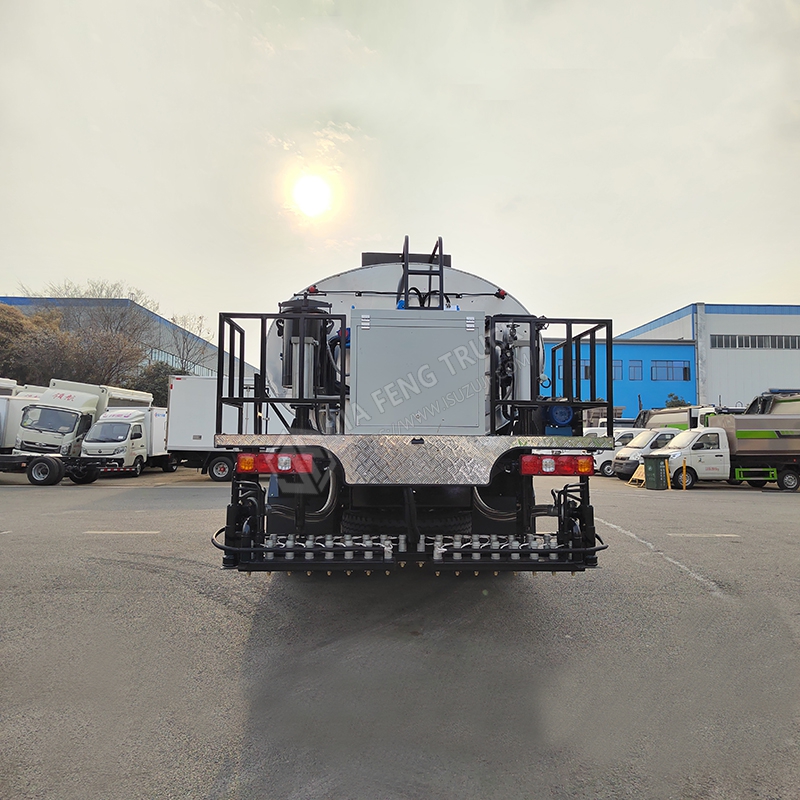 Shacman Automobile 12-cubic-meter asphalt spreader truck