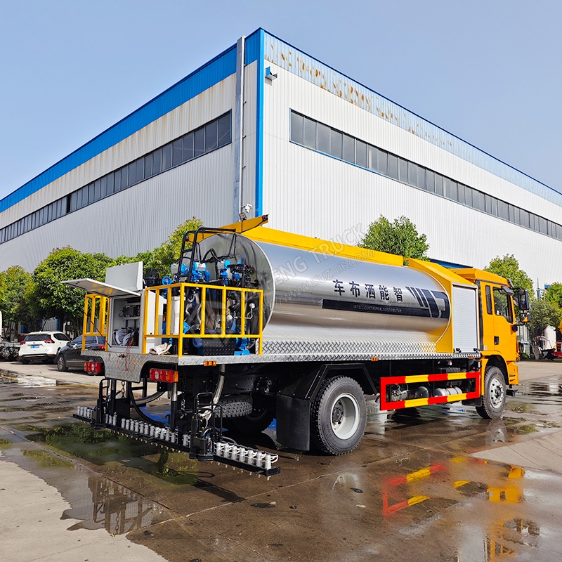 Shacman Automobile L3000 12-cubic-meter Asphalt Spreader Truck