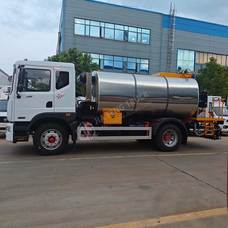Dongfeng 12-cubic-meter asphalt spreader truck