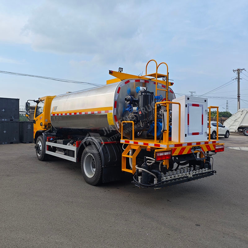 Dongfeng 8-cubic-meter asphalt spreader truck