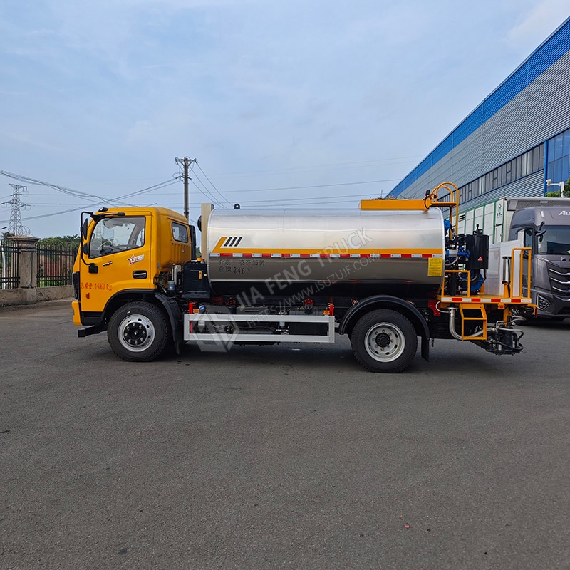 Dongfeng 8-cubic-meter asphalt spreader truck