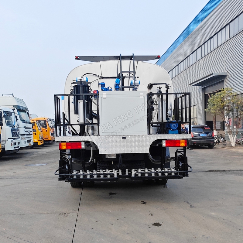 Shacman Automobile 10-cubic-meter asphalt spreader truck