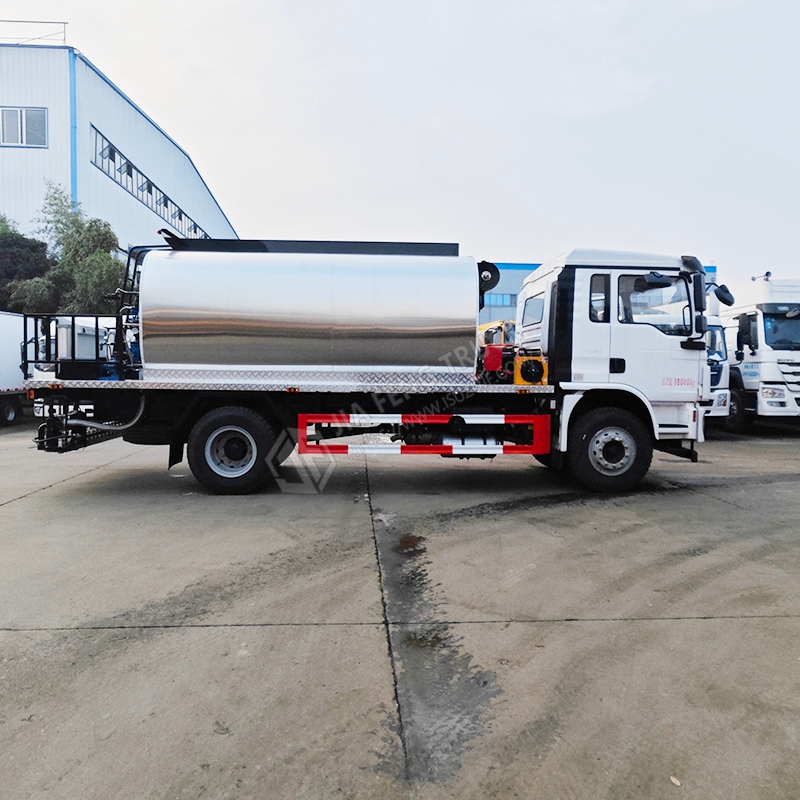 Shacman Automobile 10-cubic-meter asphalt spreader truck