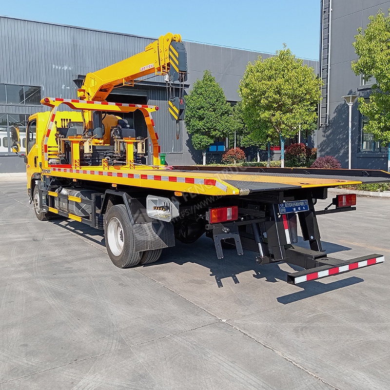 Sinotruk Howo Tow Truck with 2 cars towed