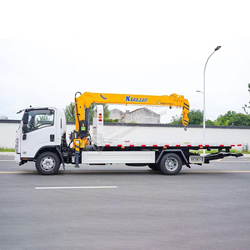 Isuzu tow truck equipped with XCMG 5-ton straight boom crane