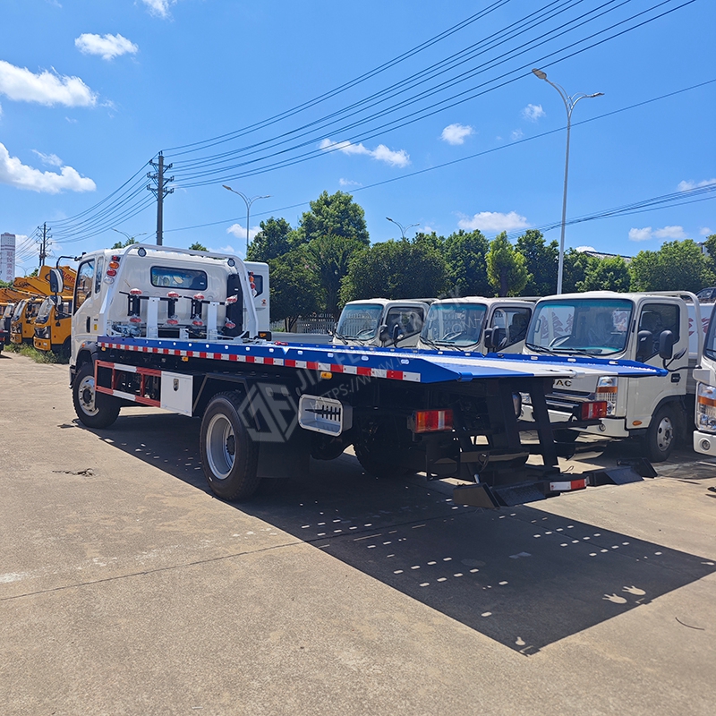 Sinotruk HOWO 4x2 4500mm Wheelbase Tow Truck