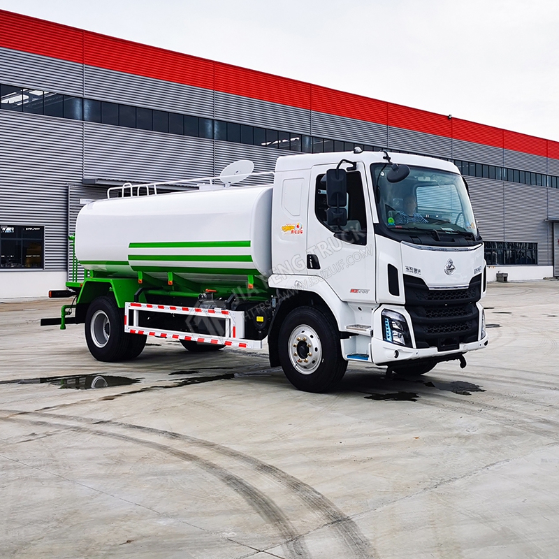 Liuzhou Automobile Multi-Functional Road Sprinkler Truck