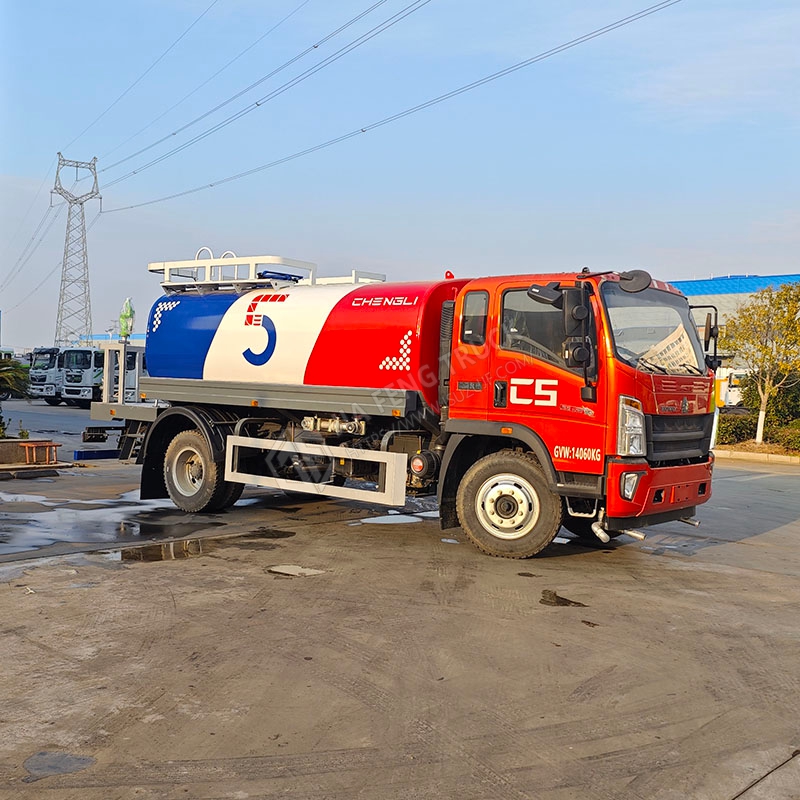 Sinotruk Howo 8-Ton Water Tanker
